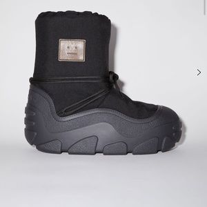 Acne studios platform snow boot